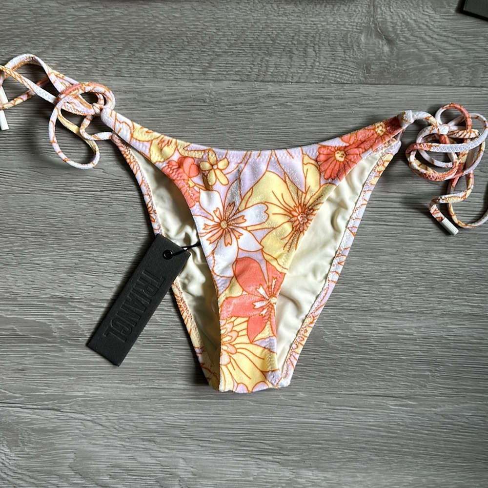 Beautiful velvet floral triangl bathing suit set. - Picture 9 of 14